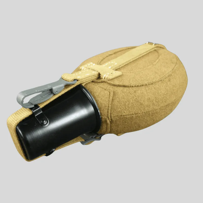 Gourde Allemande DAK Afrika Korps + Housse + Quart + Sangle – Reproduction Premium WW2 – Image 5